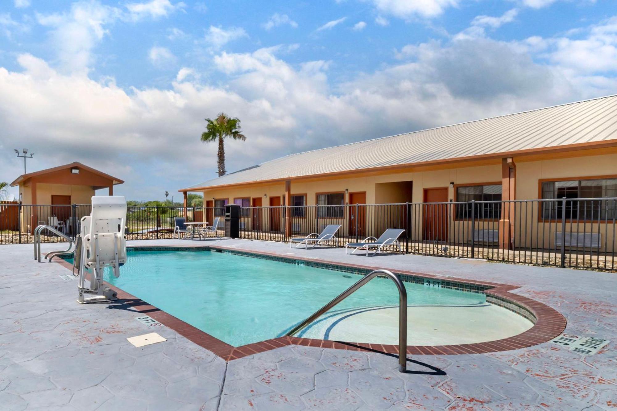 Best Western Hebbronville Inn Dış mekan fotoğraf